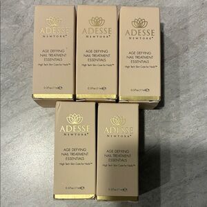 Adesse New York Age Defying Nail Treatment Essentials - Cream and Gold